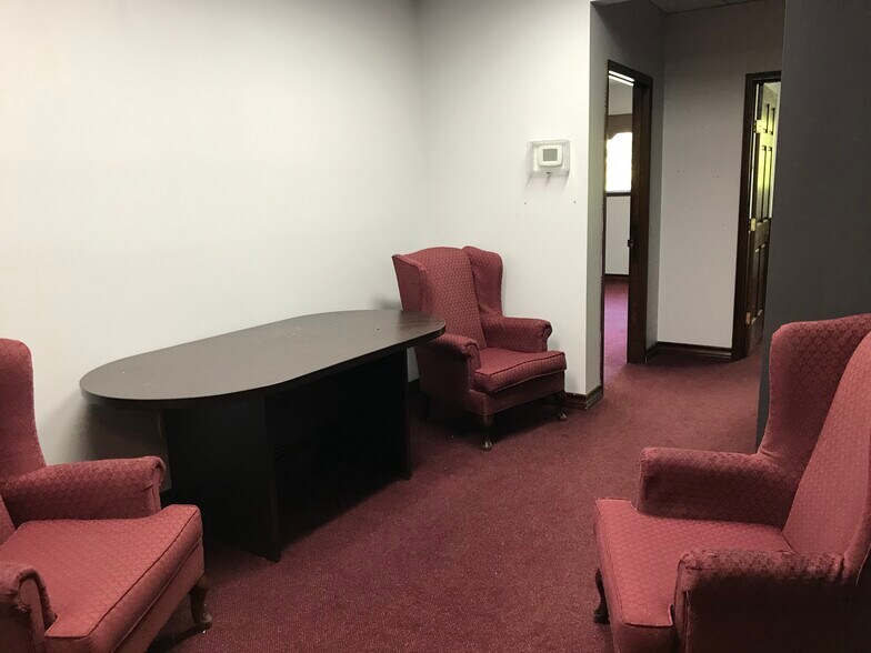 More Photos Of 1966-1990 Kensington Rd NW, Calgary Storefront Retail Office For Lease