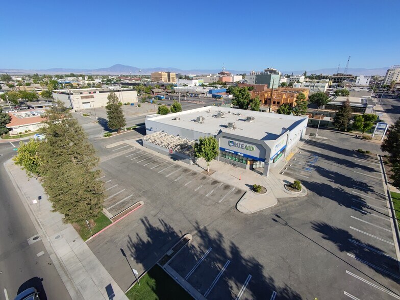Primary Photo Of 1701 23rd St, Bakersfield Drugstore For Lease