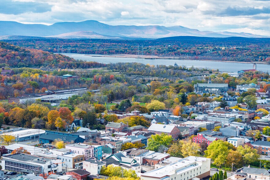 More Photos Of 705 Warren St, Hudson Storefront Retail Residential For Sale