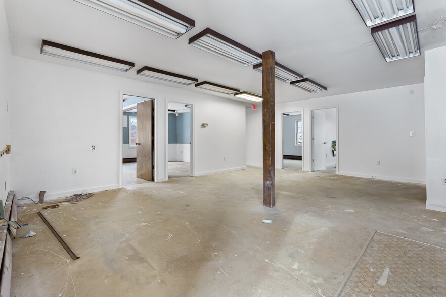 More Photos Of 76 Maple St, Manchester Office For Sale