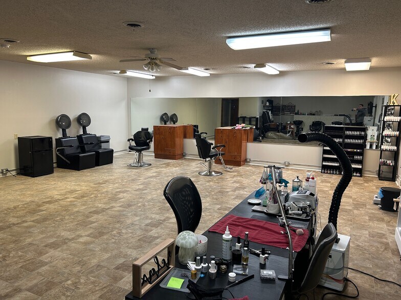 More Photos Of 1201 W College St, Liberty Office For Lease