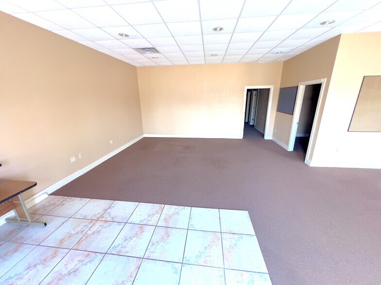 More Photos Of 802-806 Wynan Ct, Anadarko Medical For Sale