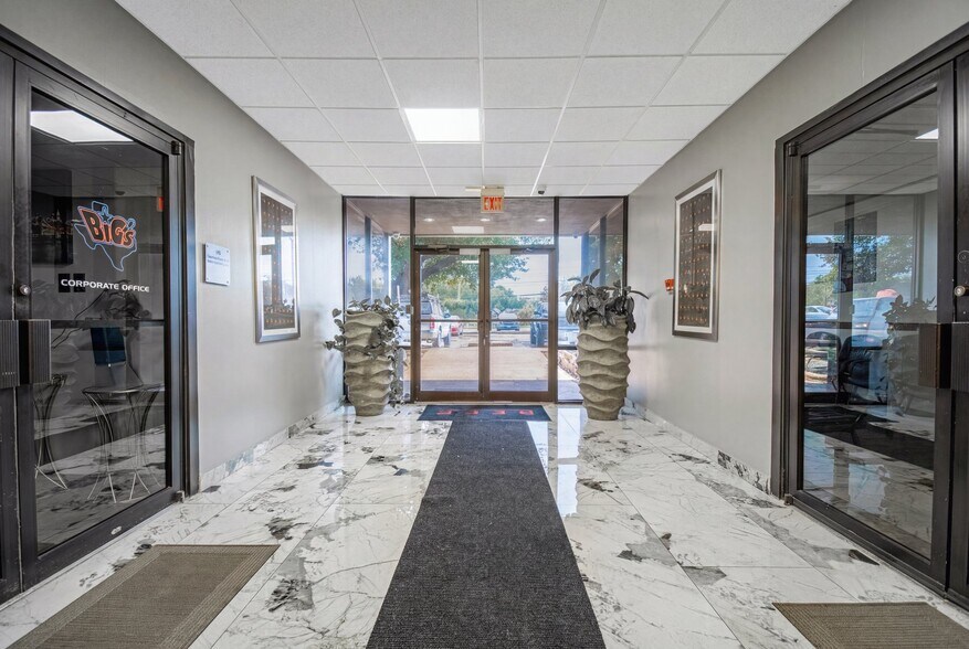 More Photos Of 7410 Blanco Rd, San Antonio Office For Lease