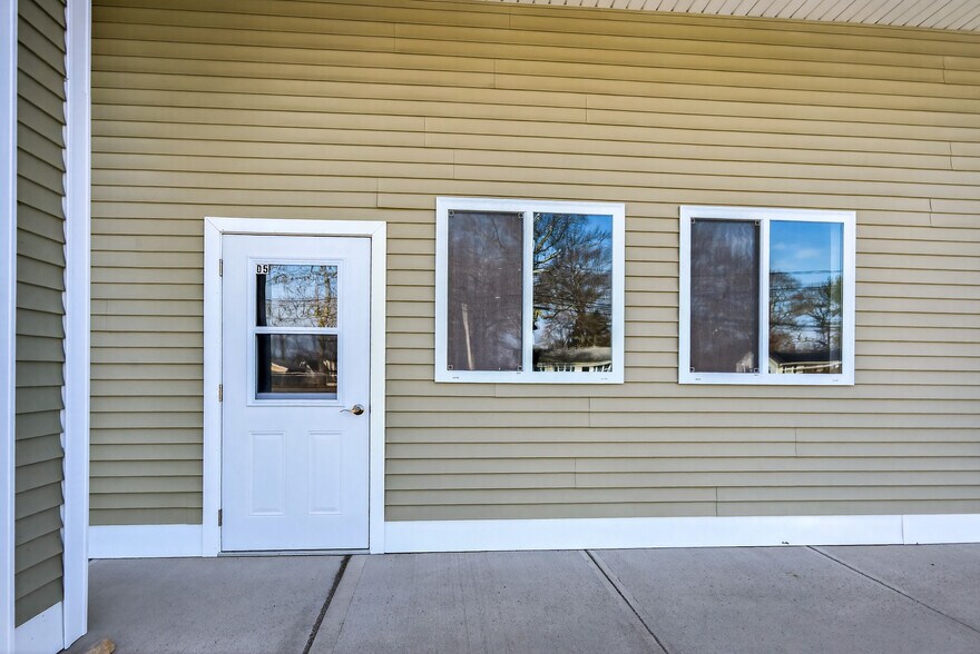 More Photos Of 430 Chapel Hill Rd, Oakdale Freestanding For Lease