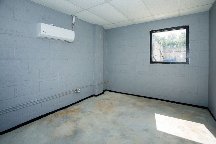 More Photos Of 465 Concord St, Macon-Bibb Service For Lease