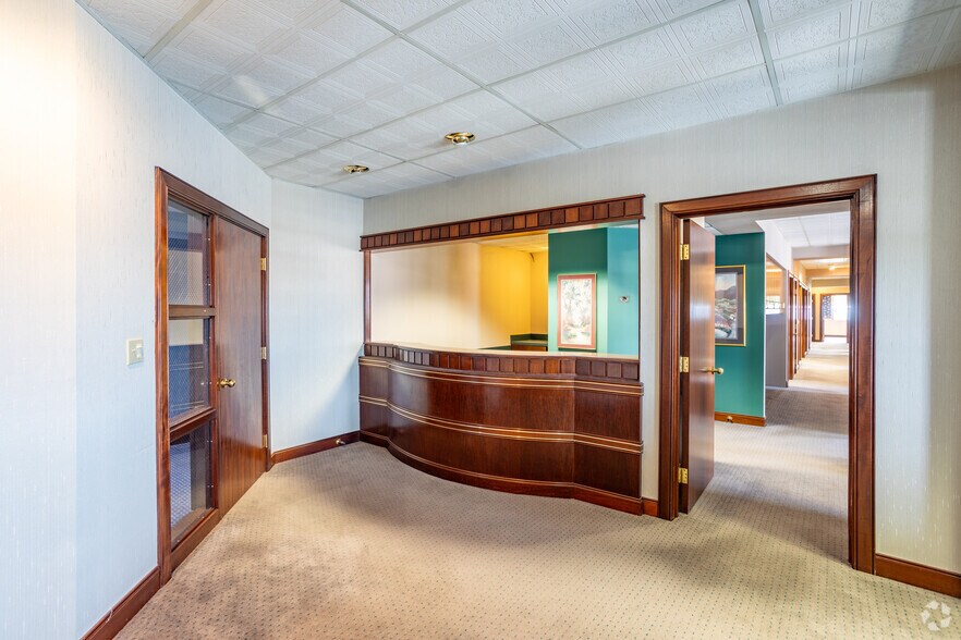 More Photos Of 1003 Central Ave, Fort Dodge Office For Sale
