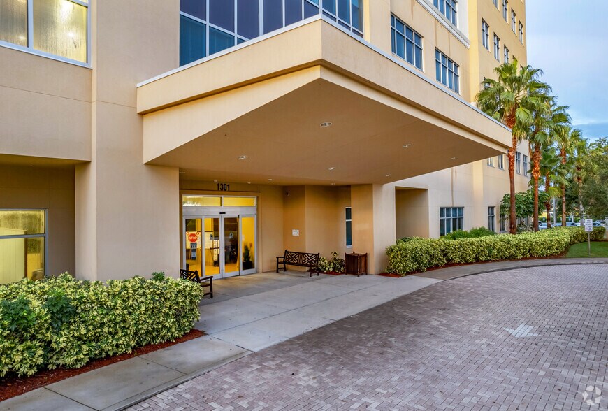 More Photos Of 1301 2nd Ave SW, Largo Medical For Lease