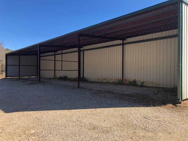 More Photos Of 930 W Johnson St, Tatum Light Manufacturing For Lease