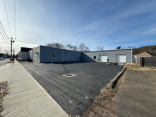 More Photos Of 110 Webb St, Hamden Warehouse For Lease