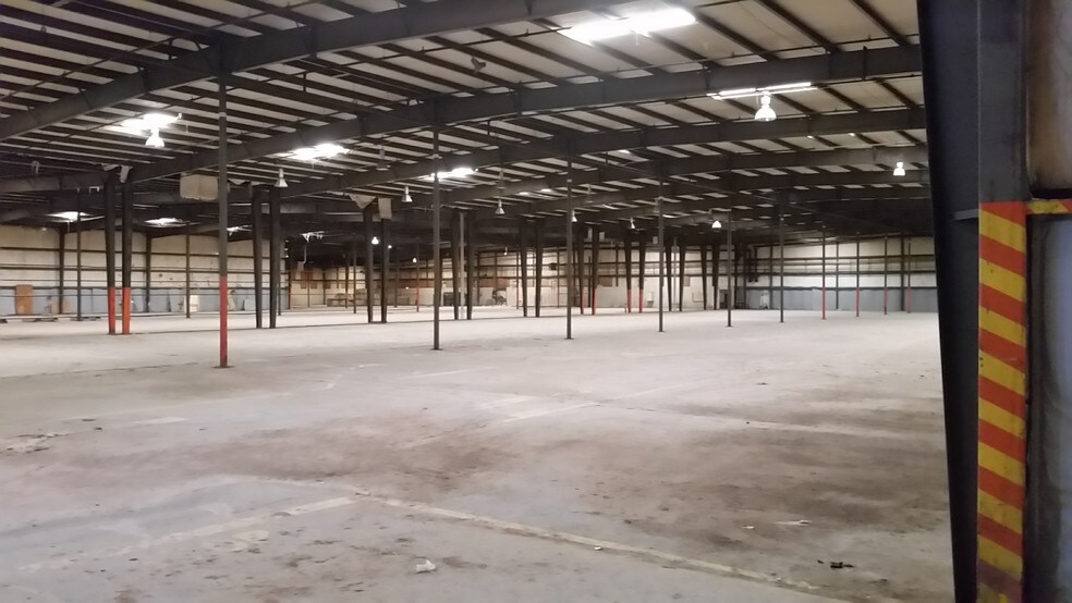 More Photos Of 110 W Borderland Rd, El Paso Warehouse For Lease