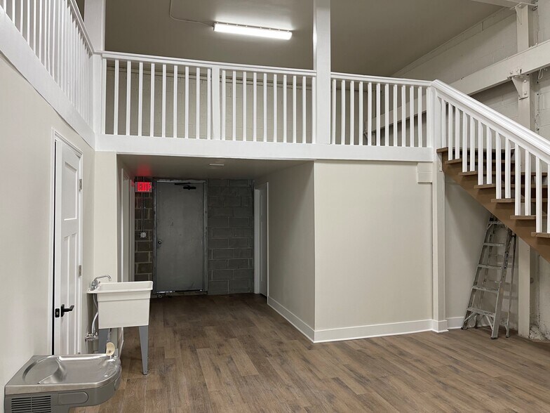 More Photos Of 5006-5016 N Pulaski Rd, Chicago General Retail For Lease