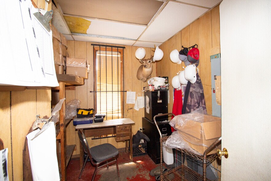 More Photos Of 47506 US-290 BUS, Hempstead Convenience Store For Sale