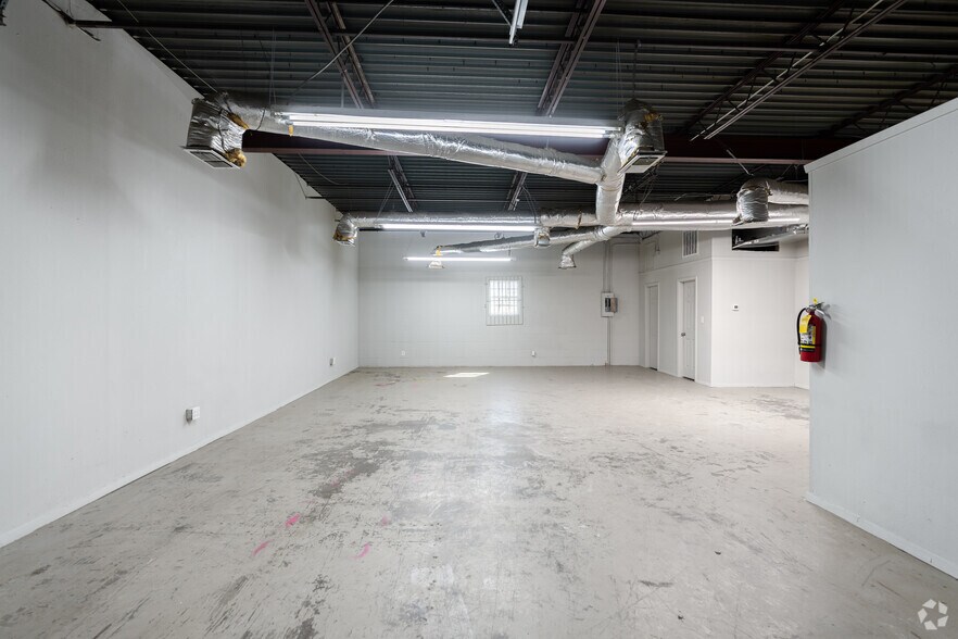 More Photos Of 3340 N Beach St, Fort Worth Flex For Sale