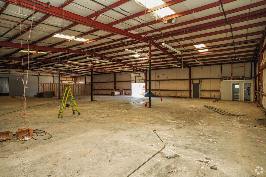 More Photos Of 216 Industrial Dr, Ridgeland Warehouse For Sale