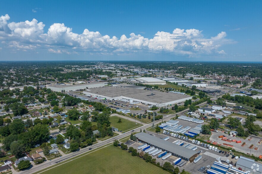 More Photos Of 14235-14325 Frazho Rd, Warren Distribution For Lease