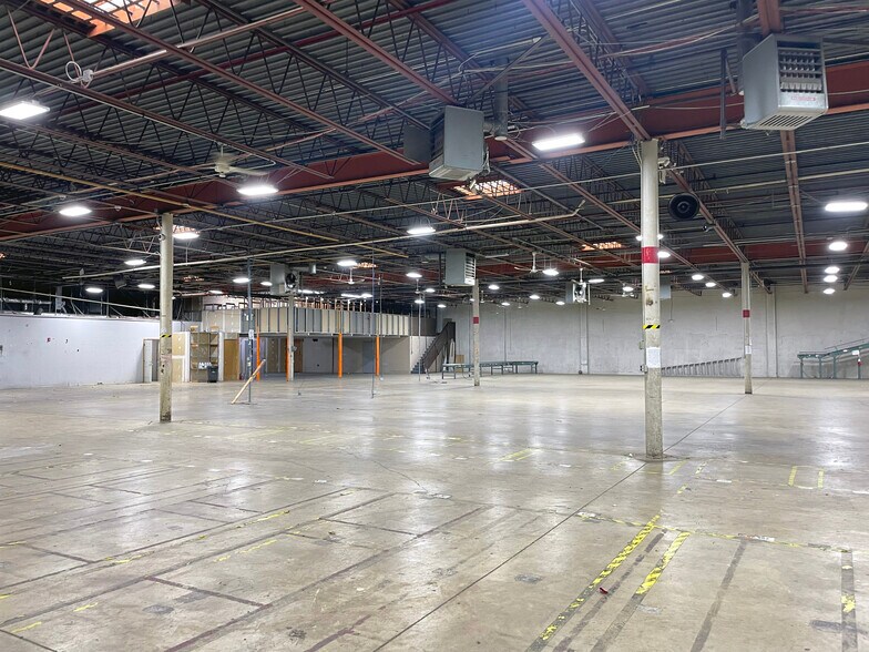 More Photos Of 1800 Woodlawn Dr, Woodlawn Warehouse For Sale