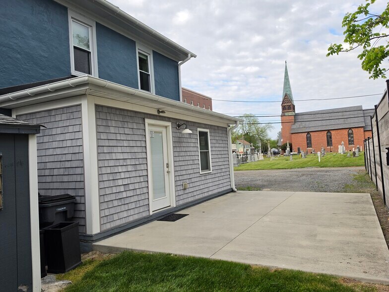 More Photos Of 104 E Pine St, Georgetown Office Residential For Lease