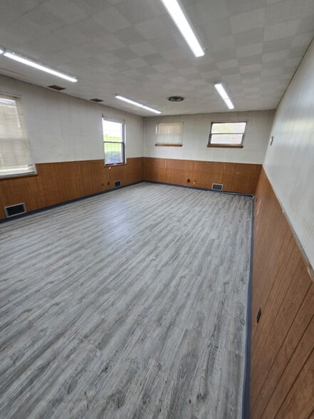 More Photos Of 1230 S Expressway Dr, Toledo Manufacturing For Sale