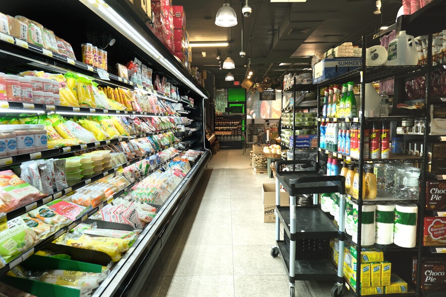 More Photos Of 14206 41st Ave, Flushing Supermarket For Lease
