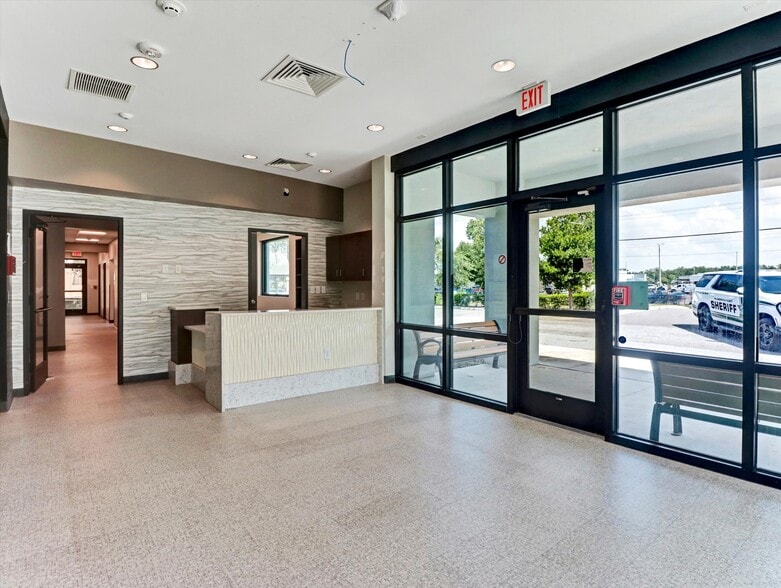 More Photos Of 7901 Palm River Rd, Tampa Medical For Lease