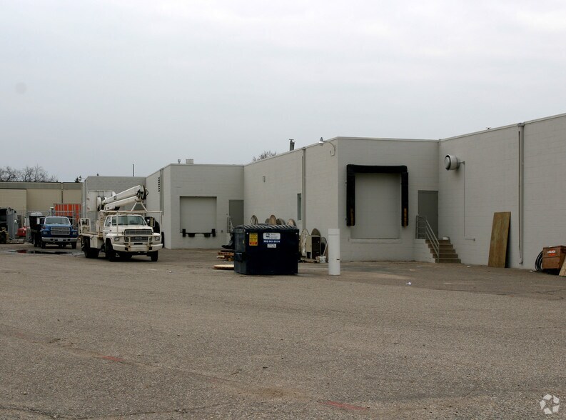 More Photos Of 6811-6843 S Washington Ave, Eden Prairie Showroom For Lease