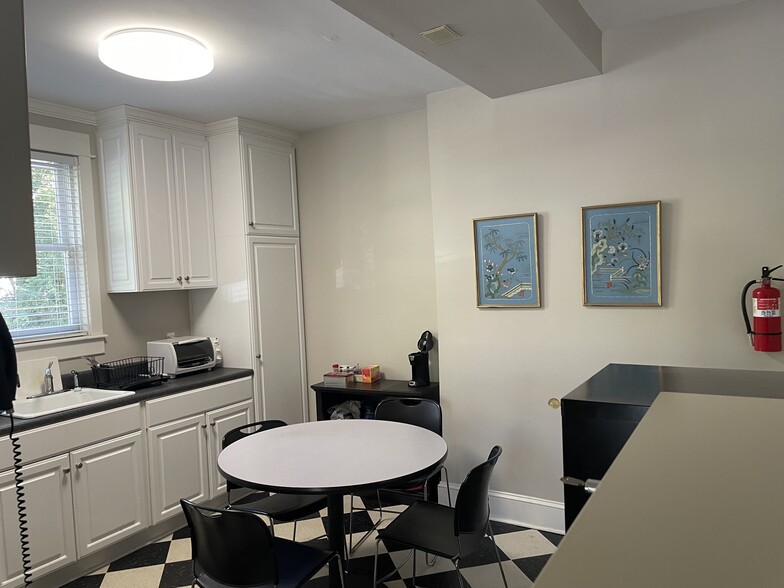 More Photos Of 720 W Hargett St, Raleigh Office For Lease