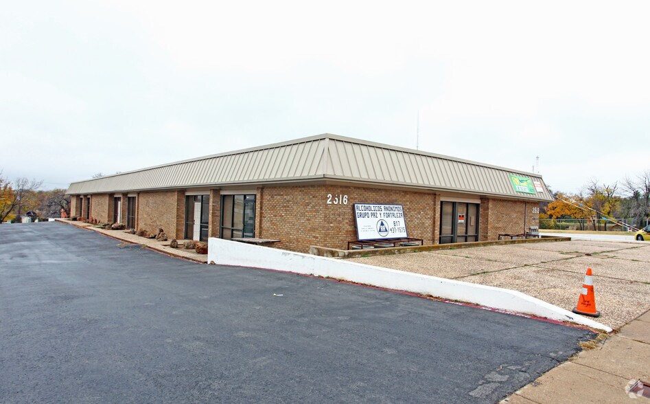 More Photos Of 2512-2516 Oakland Blvd, Fort Worth Office For Sale