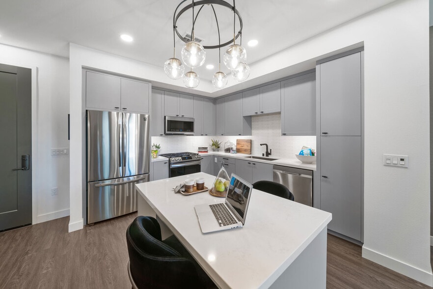 More Photos Of 585 Anton Blvd, Costa Mesa Apartments For Lease