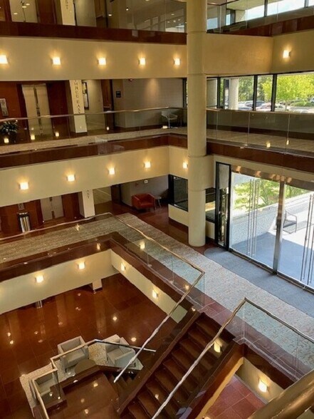 More Photos Of 2 Perimeter Park S, Birmingham Office Residential For Lease