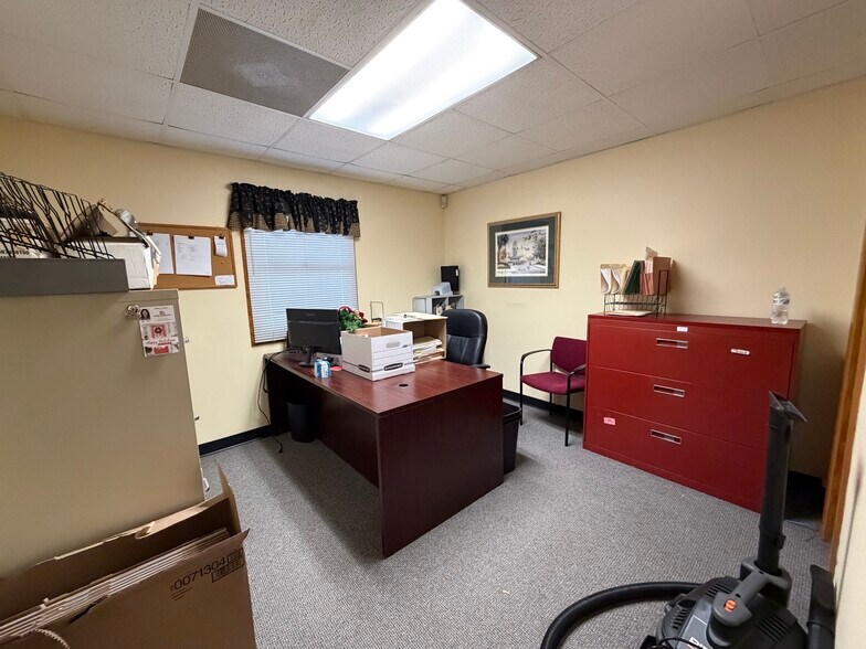 More Photos Of 100 Morgan Pl, Summerville Office For Lease