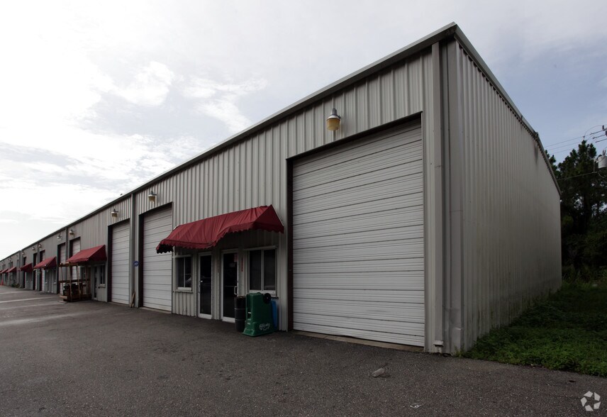 More Photos Of 2634 NE 9th Ave, Cape Coral Warehouse For Lease
