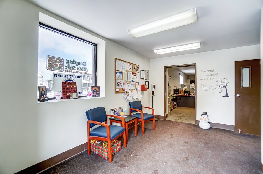 More Photos Of 413-419 N Main St, Findlay Showroom For Sale