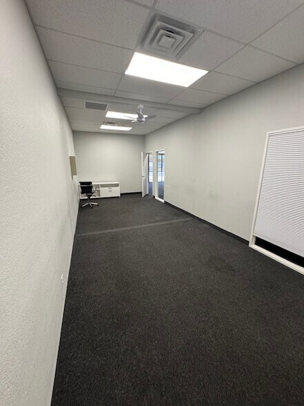 More Photos Of 17224 N 43rd Ave, Glendale Storefront Retail Office For Lease