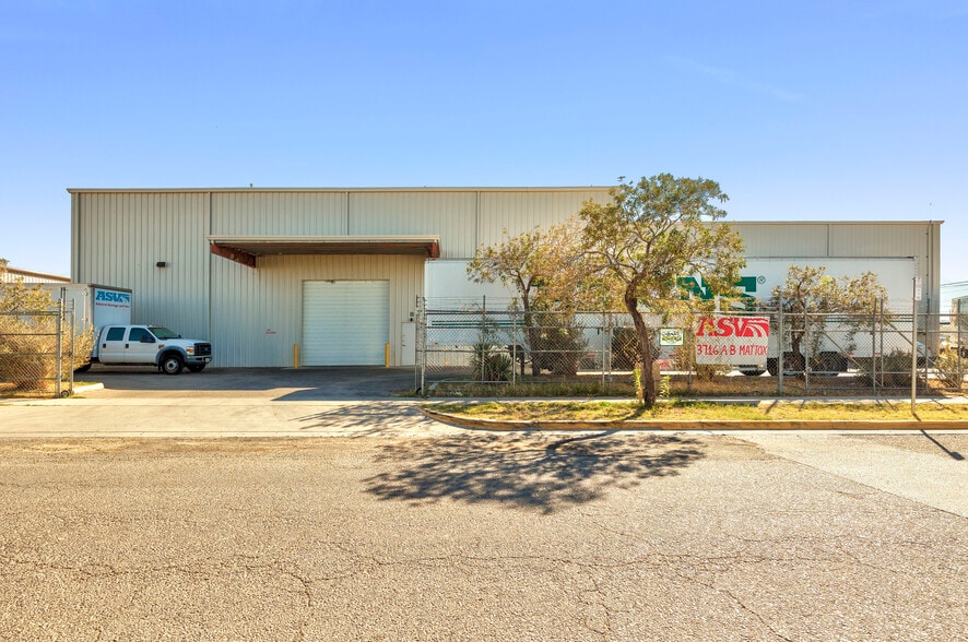 More Photos Of 9010 Mayflower Ave, El Paso Warehouse For Sale