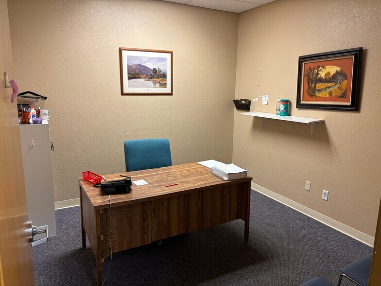 More Photos Of 2002 N Stockton Hill Rd, Kingman Medical For Sale