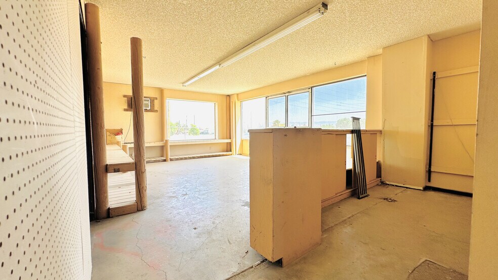More Photos Of 1611 Needles Hwy, Needles Warehouse For Sale