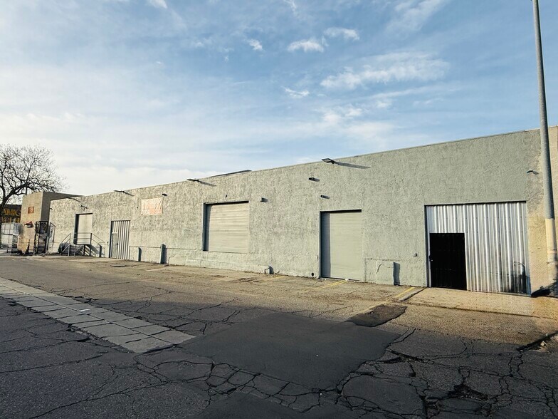 More Photos Of 831 E 61st St, Los Angeles Warehouse For Lease