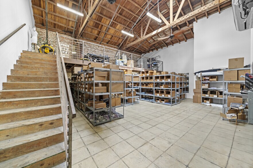 More Photos Of 2523-2525 W Washington Blvd, Los Angeles Storefront Retail Office For Sale