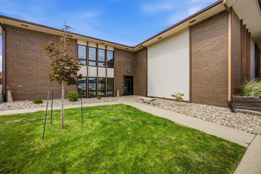 More Photos Of 110 SE Grant St, Ankeny Office For Sale