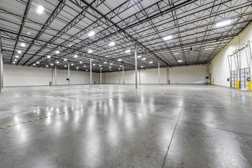 More Photos Of 4689 Industry Dr, Medford Distribution For Lease