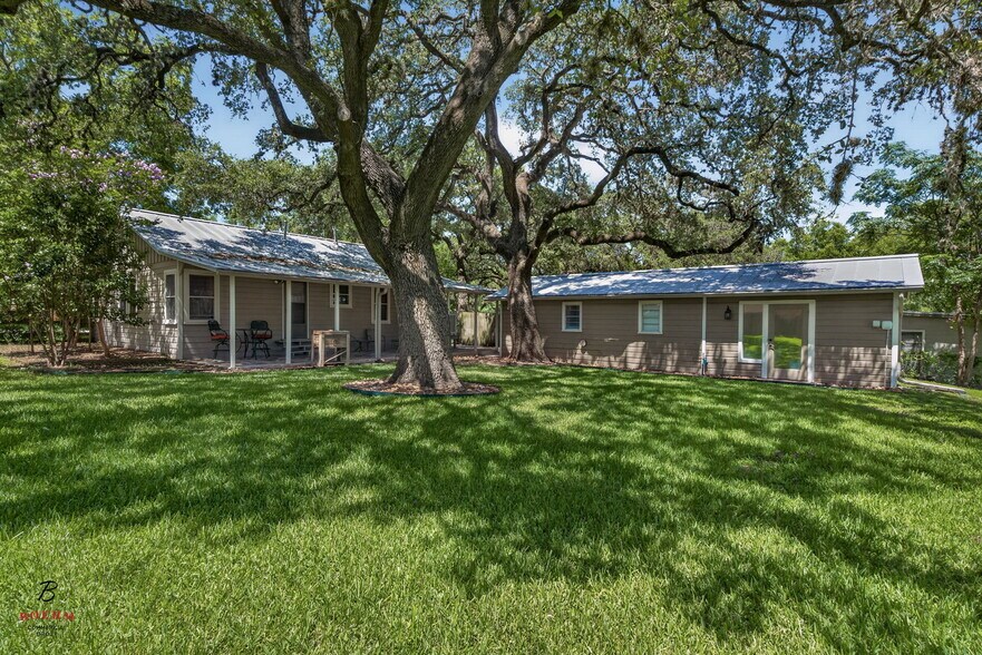 More Photos Of 115 Oak Park Dr, Boerne Office For Sale