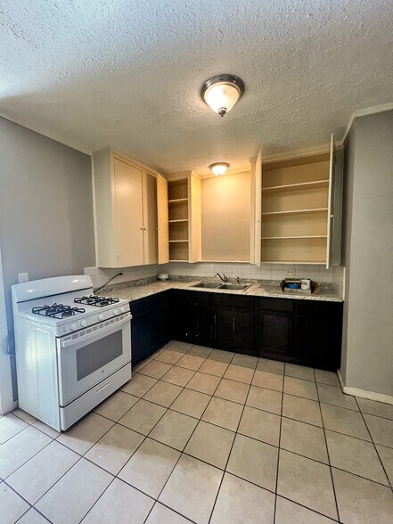 More Photos Of 108 N Gordon Dr, Crockett Apartments For Sale