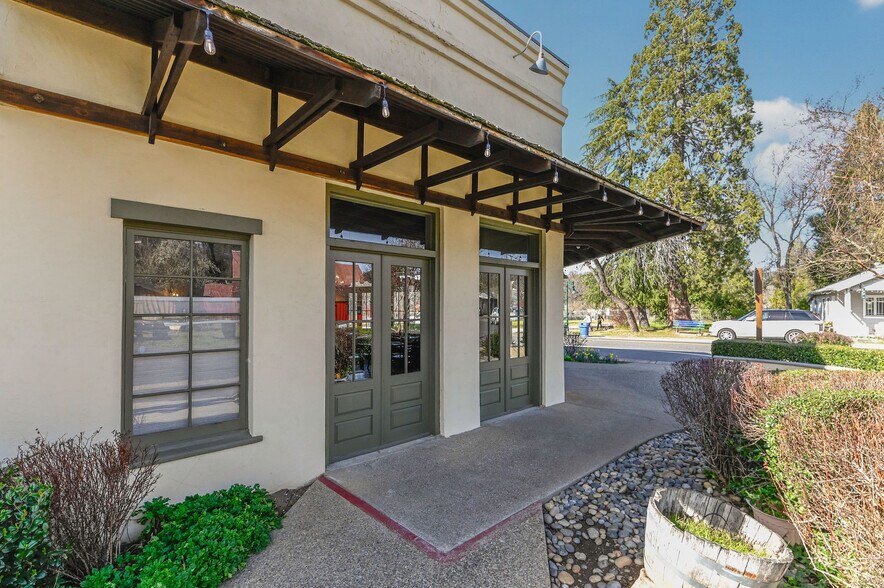 More Photos Of 191 Main St, Murphys General Retail For Sale