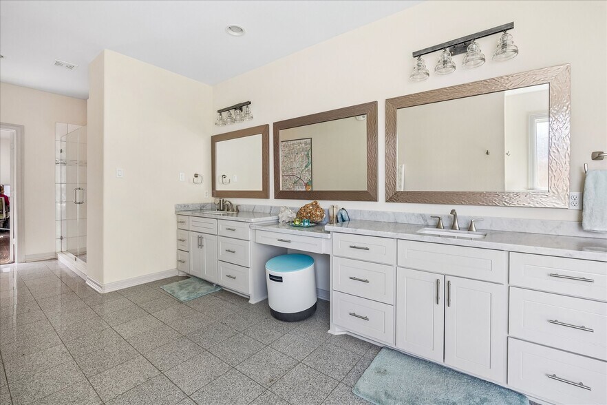 More Photos Of 638 Heights Blvd, Houston Office For Sale