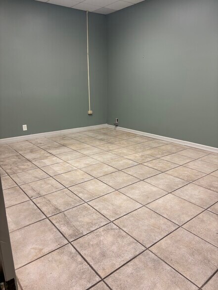 More Photos Of 740 Fannin St, Beaumont Warehouse For Lease