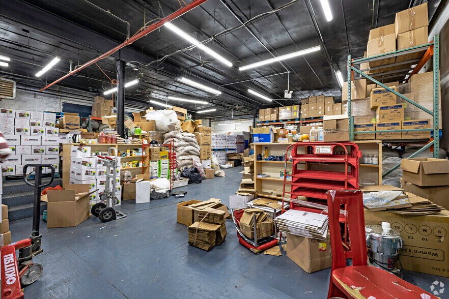 More Photos Of 830 Barry St, Bronx Warehouse For Lease