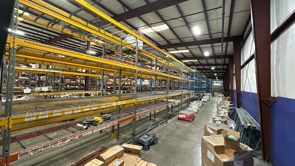 More Photos Of 129 Dupree St, Charlotte Distribution For Lease