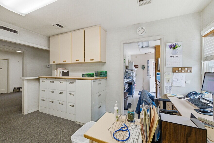 More Photos Of 137 S Shepherd St, Sonora Flex For Sale