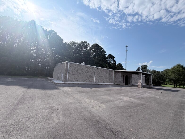 More Photos Of 17915 Elm, Athens Religious Facility For Sale