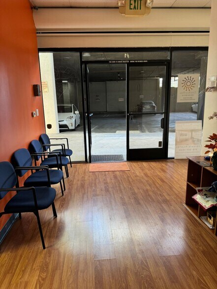 Primary Photo Of 3600 Ocean View Blvd, Glendale Storefront Retail Office For Lease